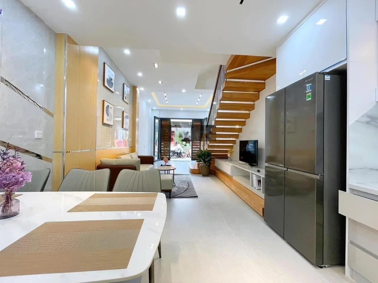 Nhà Thích Quảng Đức, khu kinh doanh sầm uất, tiện kinh doanh 56m2 giá 3 tỷ 2