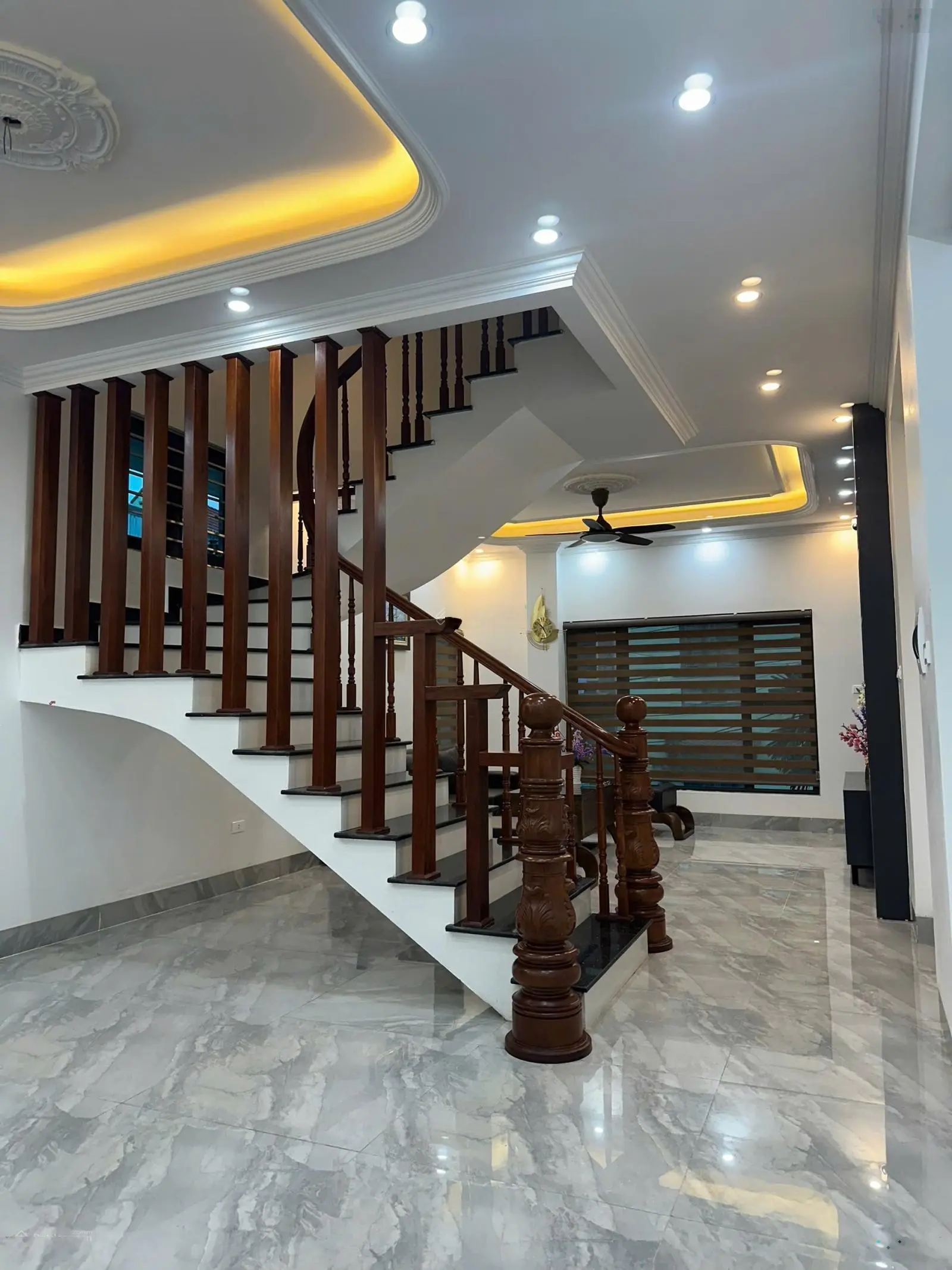 Bán căn góc 5 tầng Tân Lập gần Vin, 43,3m2, mt 4,5m, ô tô qua, hướng Đông Nam, Tây Nam