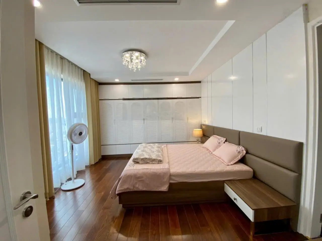 Chính chủ bán căn 3 ngủ 111m2 view đẹp nhất dự án D
