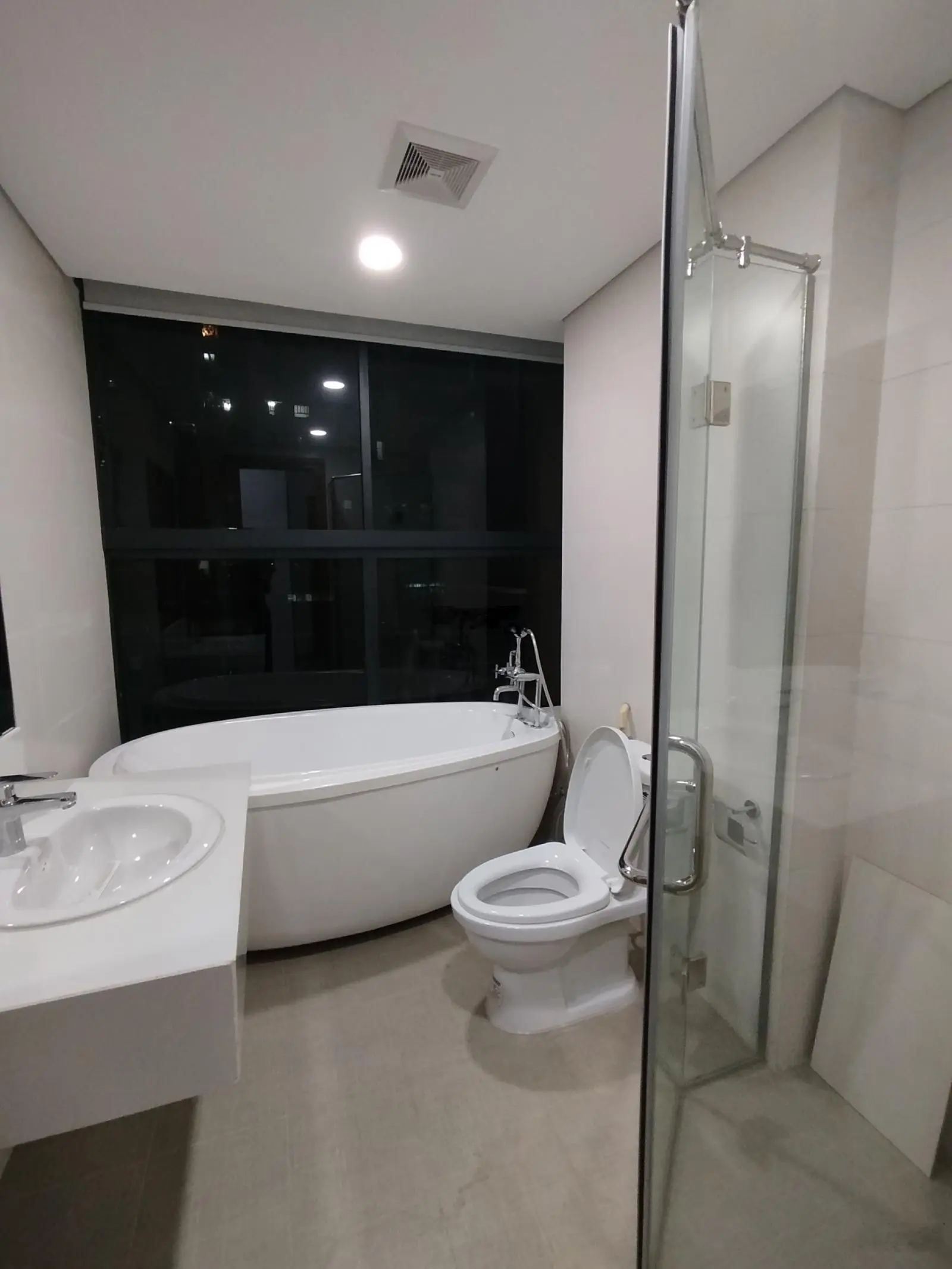 Chính chủ cần bán gấp căn 2n2vs 66m2 tại Center Point - 110 Cầu Giấy giá 4,5 tỷ
