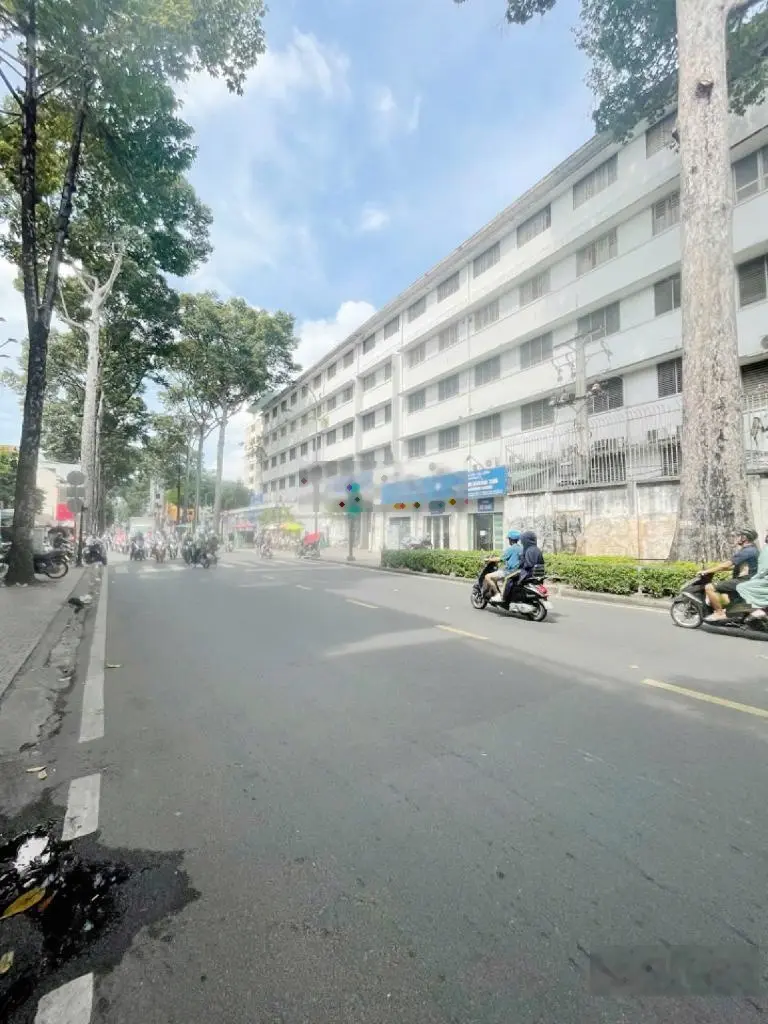 Nhà măt tiền Nguyễn Trãi 2 chiều, phường 2, Quận 5 cần bán, giá chỉ 24 tỷ.