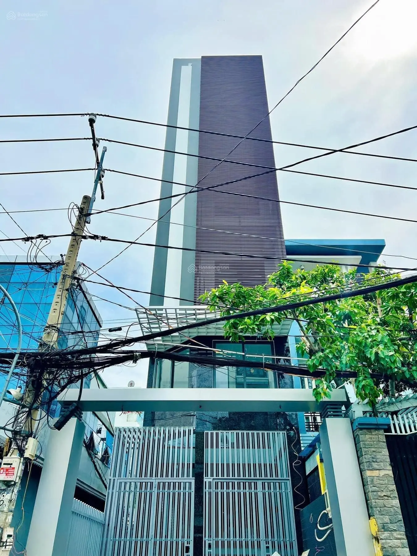 Nhà 2 mặt tiền hẻm xe hơi có hầm 20p(có thể KD CHDV) 5x27m Dương Quảng Hàm P5 ngay DH Văn Lang