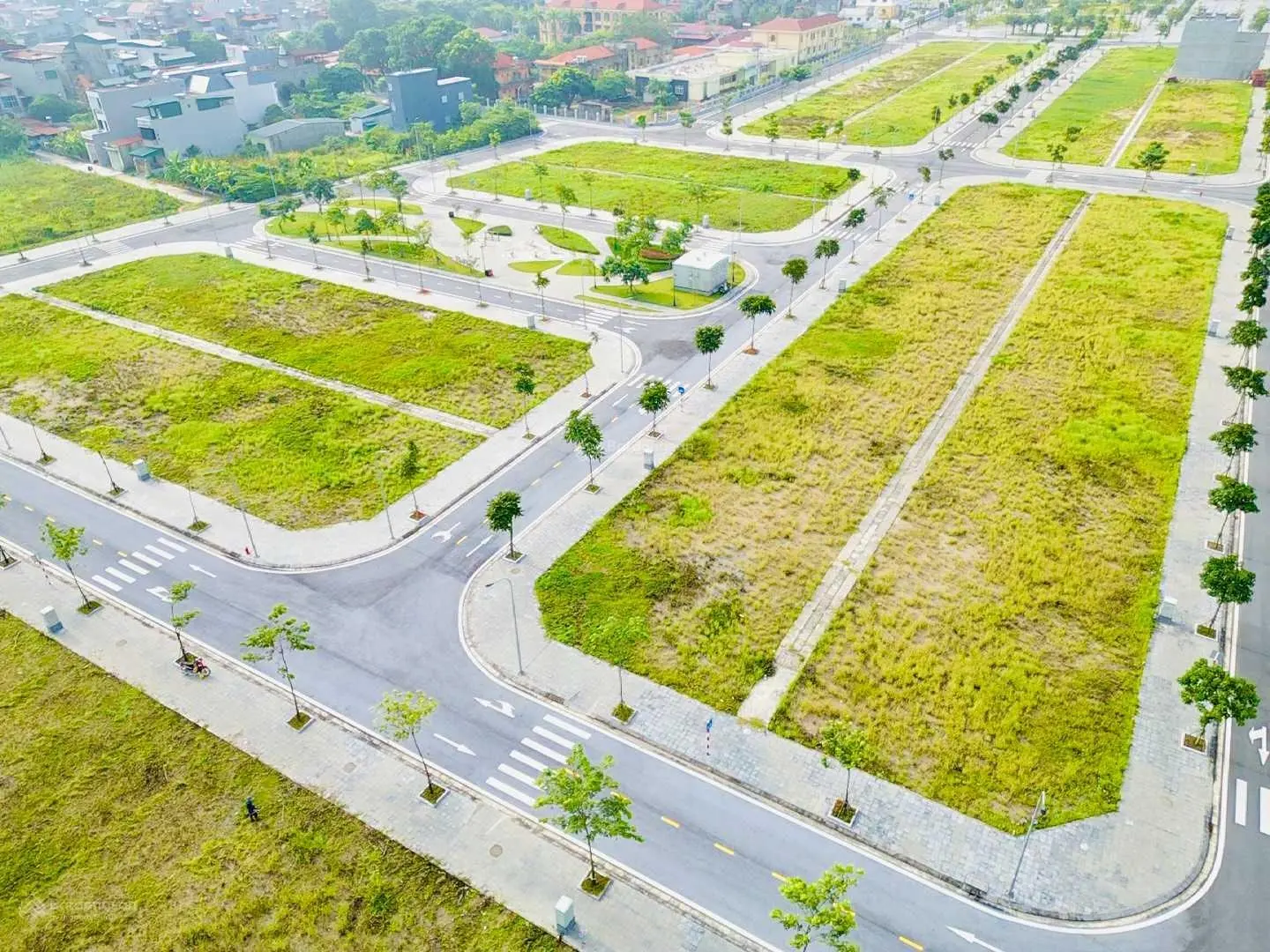 Chính chủ cần bán một lô đẹp đường thông trục bờ hồ và quảng trường - giá rẻ