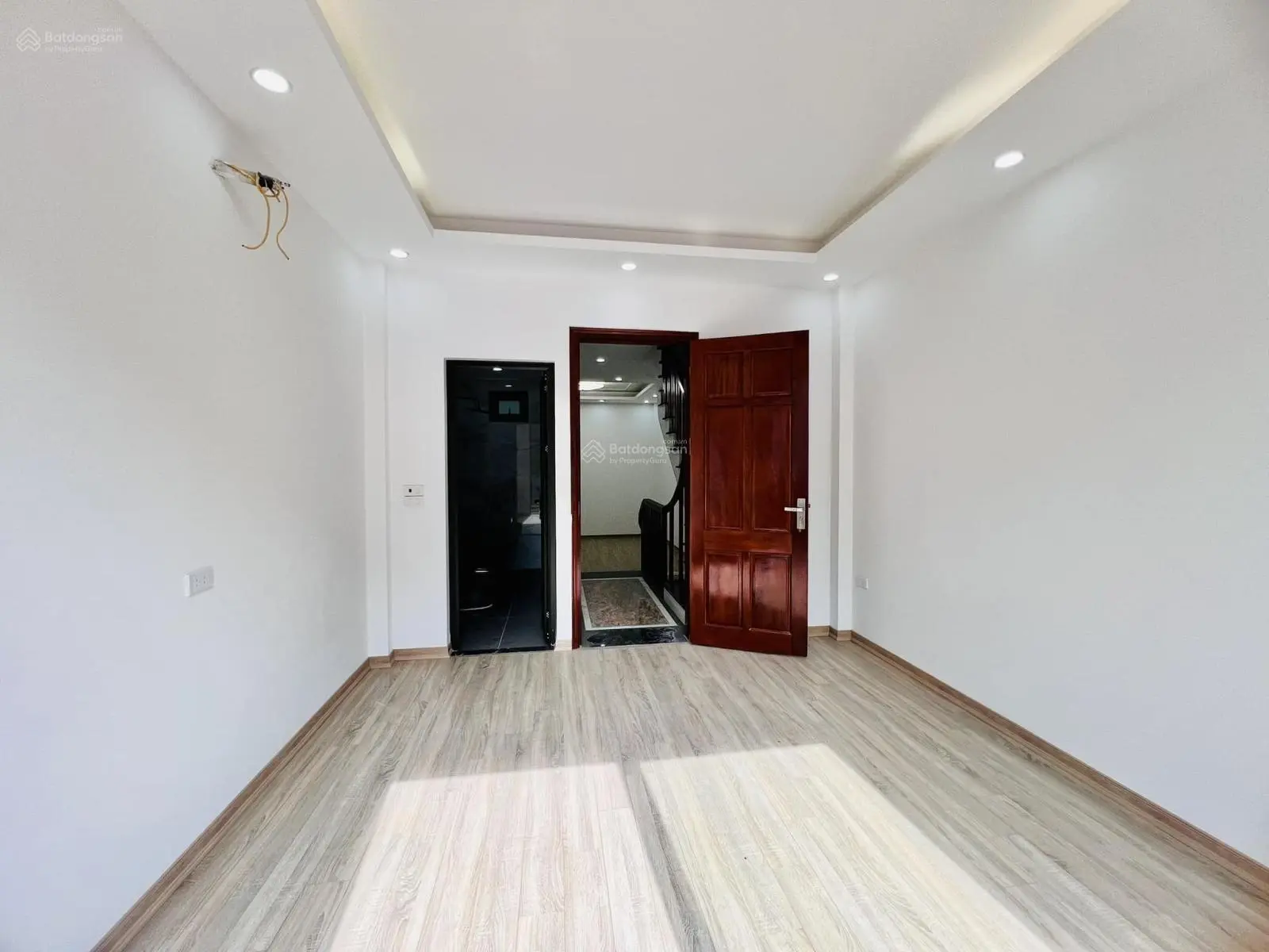 Bán nhà 5 tầng Ngô Quyền Hà Đông nhà mới, ô tô đỗ cổng, giá chỉ 7.99 tỷ
