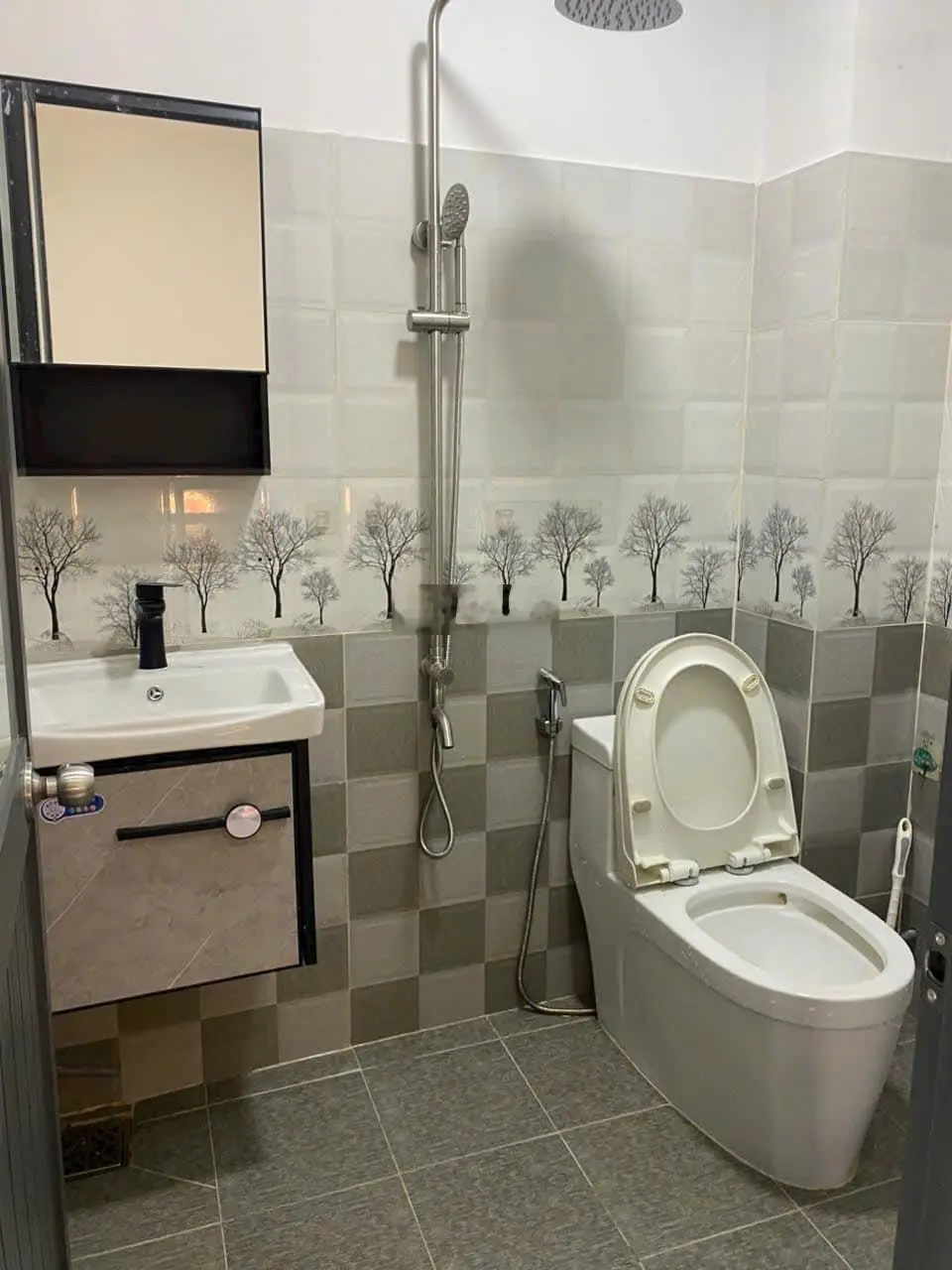 Ngang 5m x10m nhà rộng siêu thoáng cách hxt chỉ 10m 1 lầu 2pn 2wc full nội thất