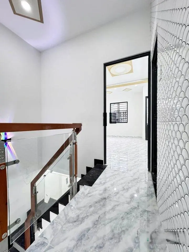 BÁN NHANH NHÀ 5x19=95m2 đường BÀ ĐIỂM 4 gần chợ BÀ Điểm Hóc Môn , buôn bán kinh doanh tốt , sổ sẵn