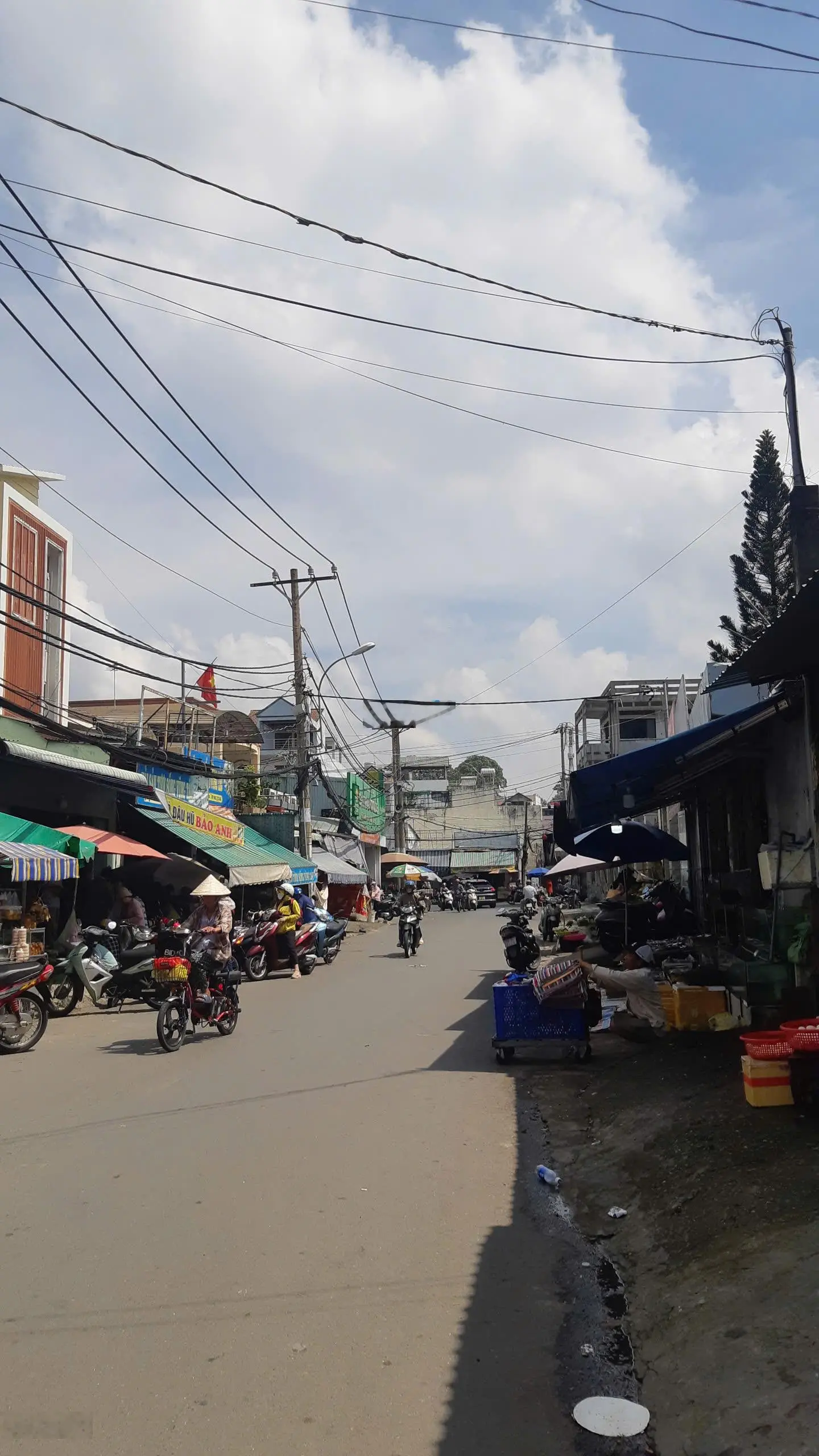 Hàng ngộp - lô đất 229m2 ngang 7.2 full thổ cư, ngay sát bên chợ Thủ Đức, đường nhựa 6m