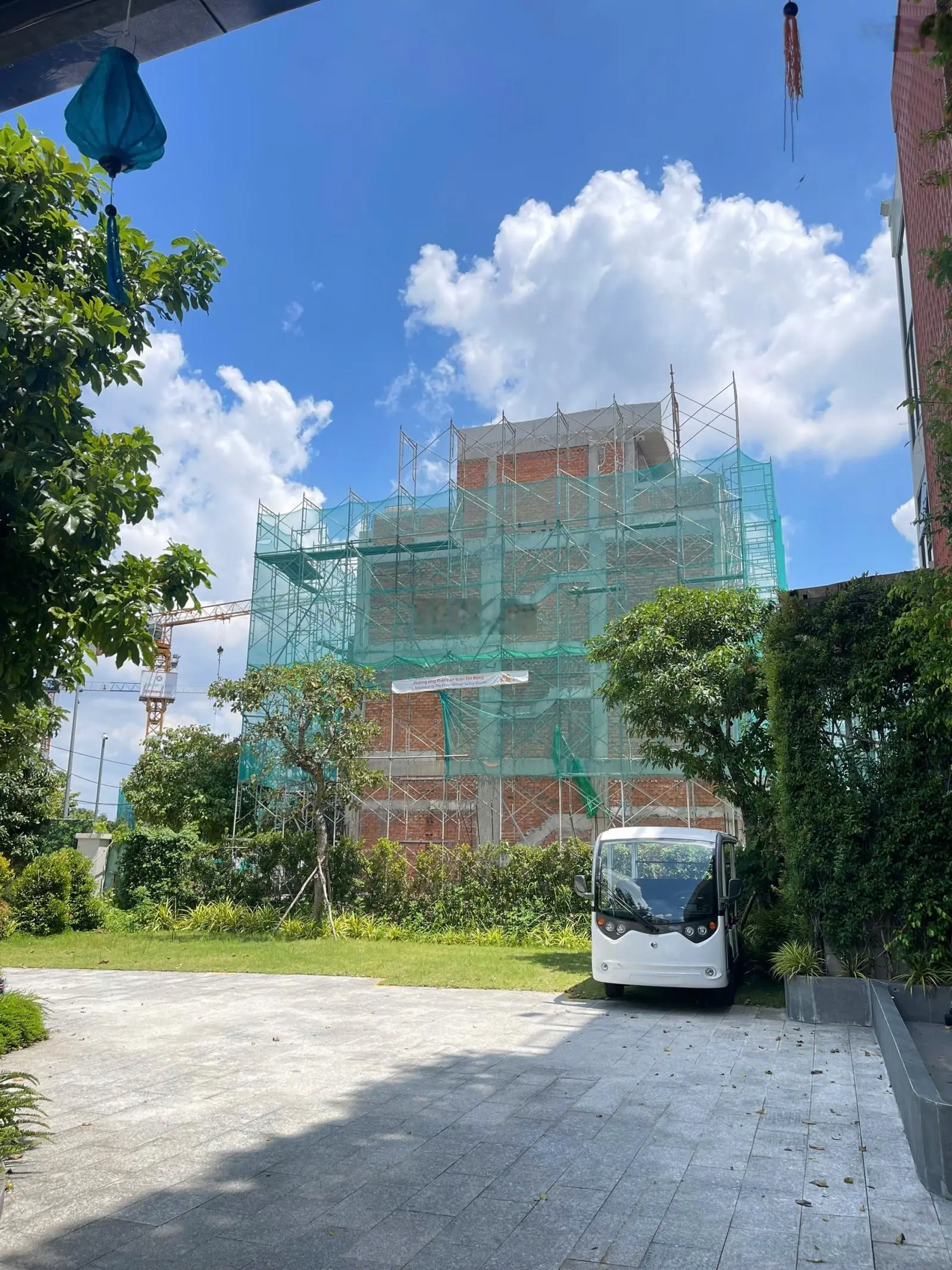 Nhà phố 7x20, mặt tiền 20m, khu bán compound hồ bơi, trường học, công viên.. 11,6 tỷ giáp Tân Phú