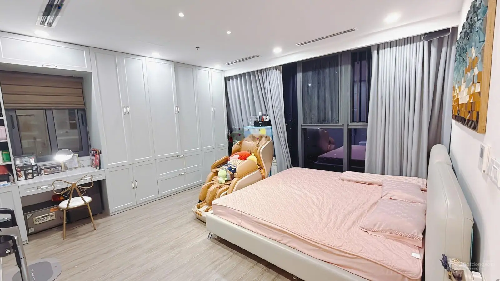 Chuyển nhà xuống biệt thự nên tôi đang cần bán gấp căn hộ đập thông 160m2 giá 22 tỷ LH 0329 674 ***