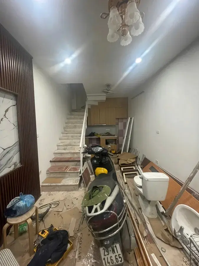 Chính chủ bán gấp nhà đẹp siêu rẻ ngõ 322 Nguyễn Trãi, Thanh Xuân. DT: 35 m2, 5 tầng. Giá 6,3 tỷ