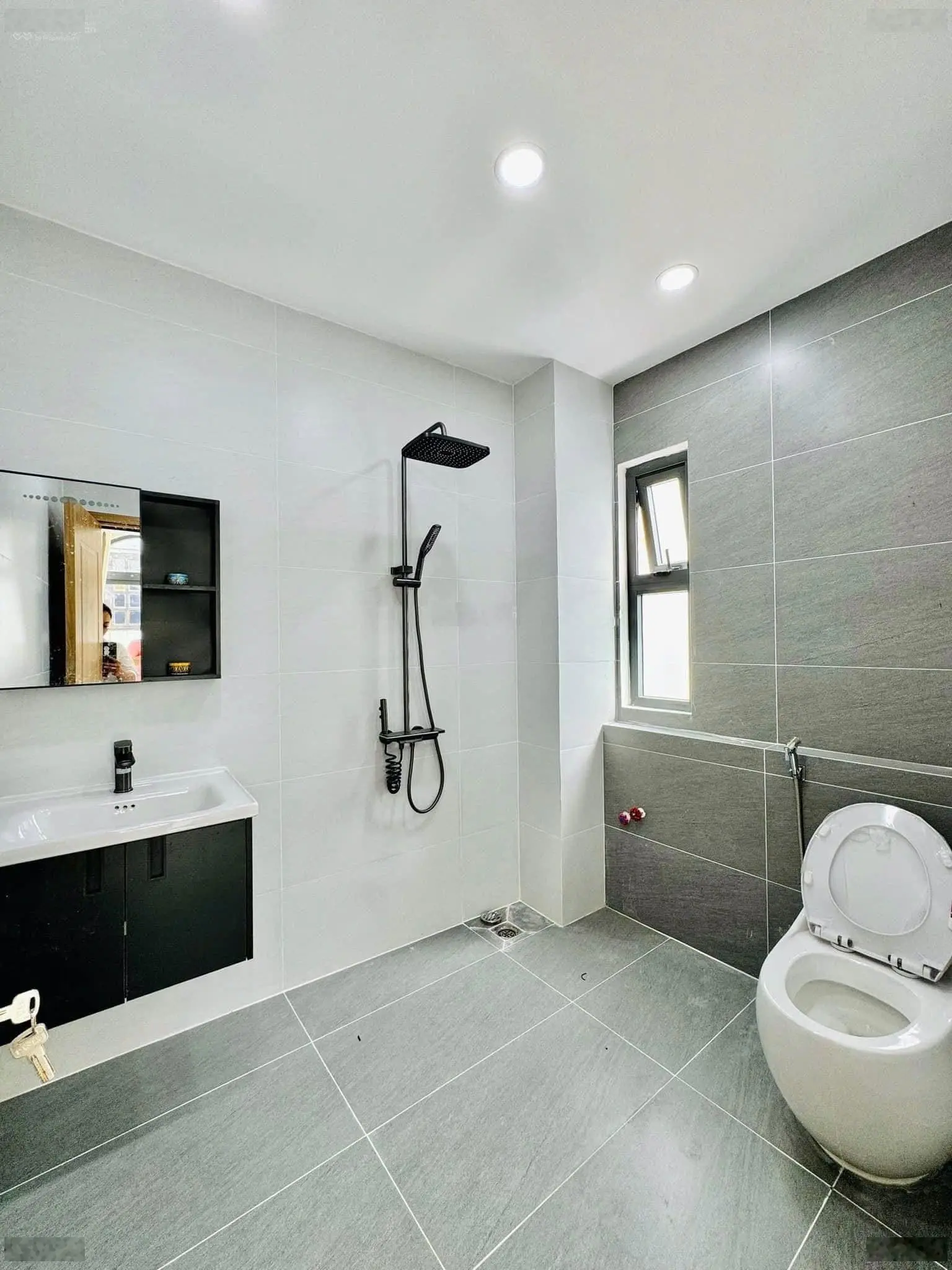 Hiếm! Nhà mặt đường Nghĩa Thục - P5 - Q5. 68,6m2 cho thuê 28 triệu. Gần chợ Hoà Bình