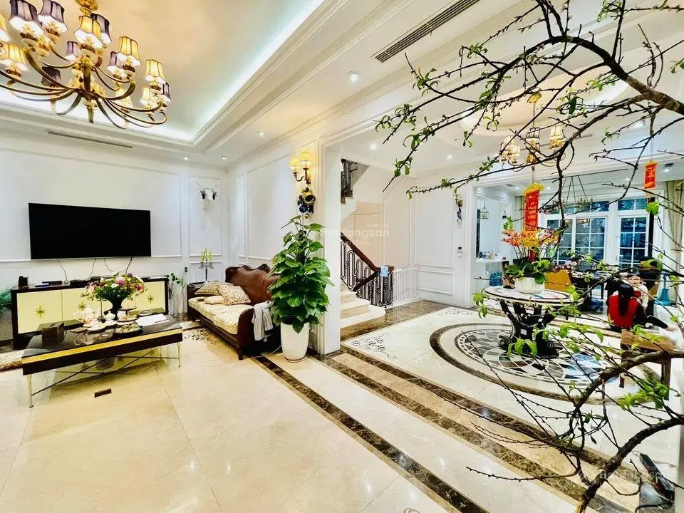 Bán nhà Hoàng Cầu 110m2 x 9 tầng - mặt tiền 18m - lô góc - dòng tiền 300tr/ tháng