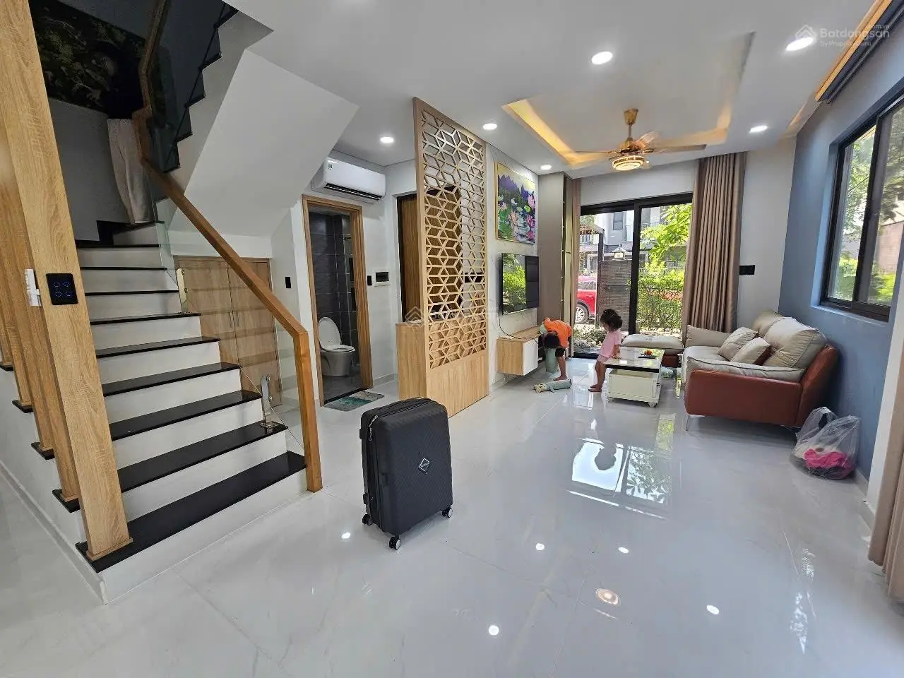 Bán nhà phố 2 lầu KĐT Waterpoint hoàn thiện full nội thất vào ở được ngay