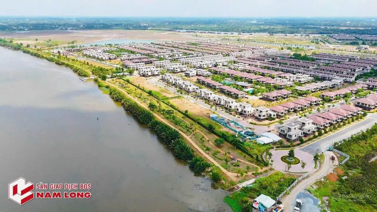 Cần ra gấp căn nhà phố Long An khu đô thị Waterpoint. DT 6x15m, 2 tầng. LH 0906 499 ***