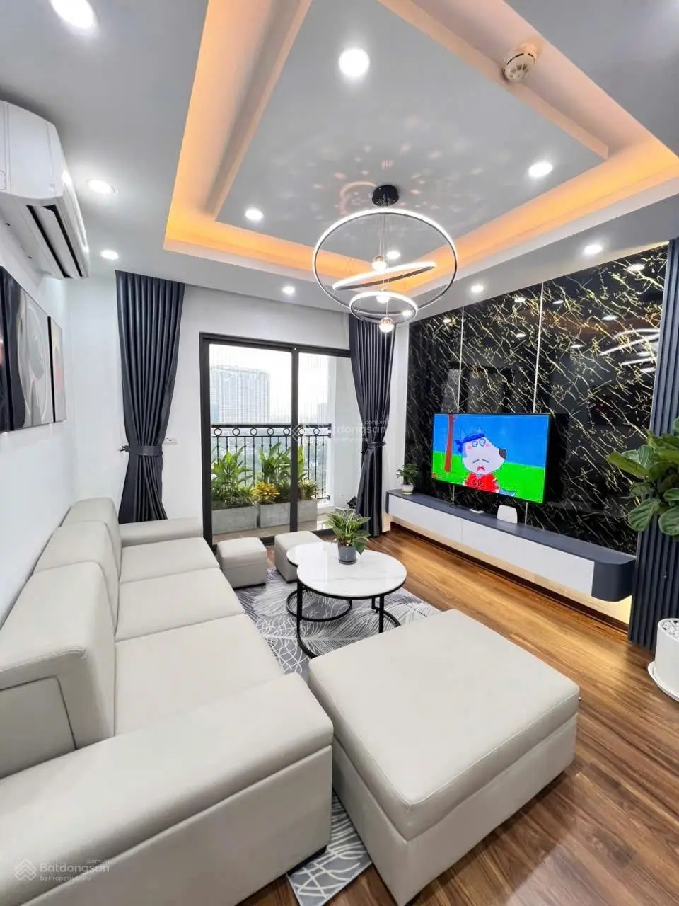 Chính chủ gửi bán gấp căn hoa hậu thiết kế 3 ngủ, tầng trung, căn góc 2 mặt thoáng, hướng siêu mát
