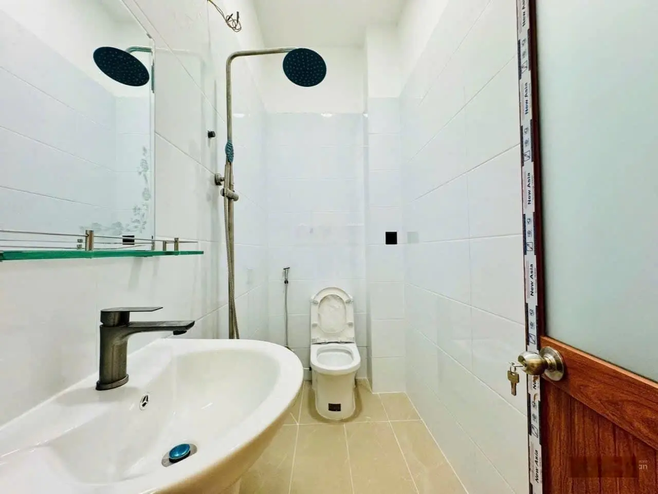 Nhà đẹp 1 lầu đường thông gần chợ Thạnh Xuân