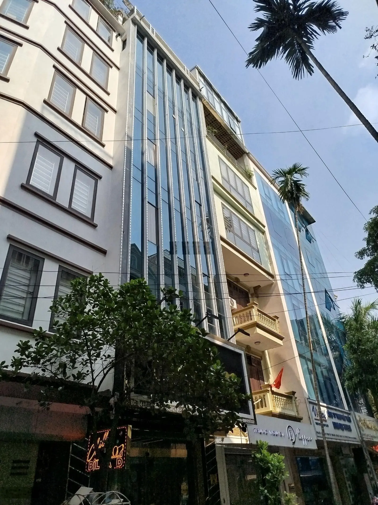 Bán nhà Liễu Giai Quần Ngựa, phân lô ôtô tránh - vỉa hè - nhà đẹp thang máy - 70m2*6T*MT 4m * 24 tỷ