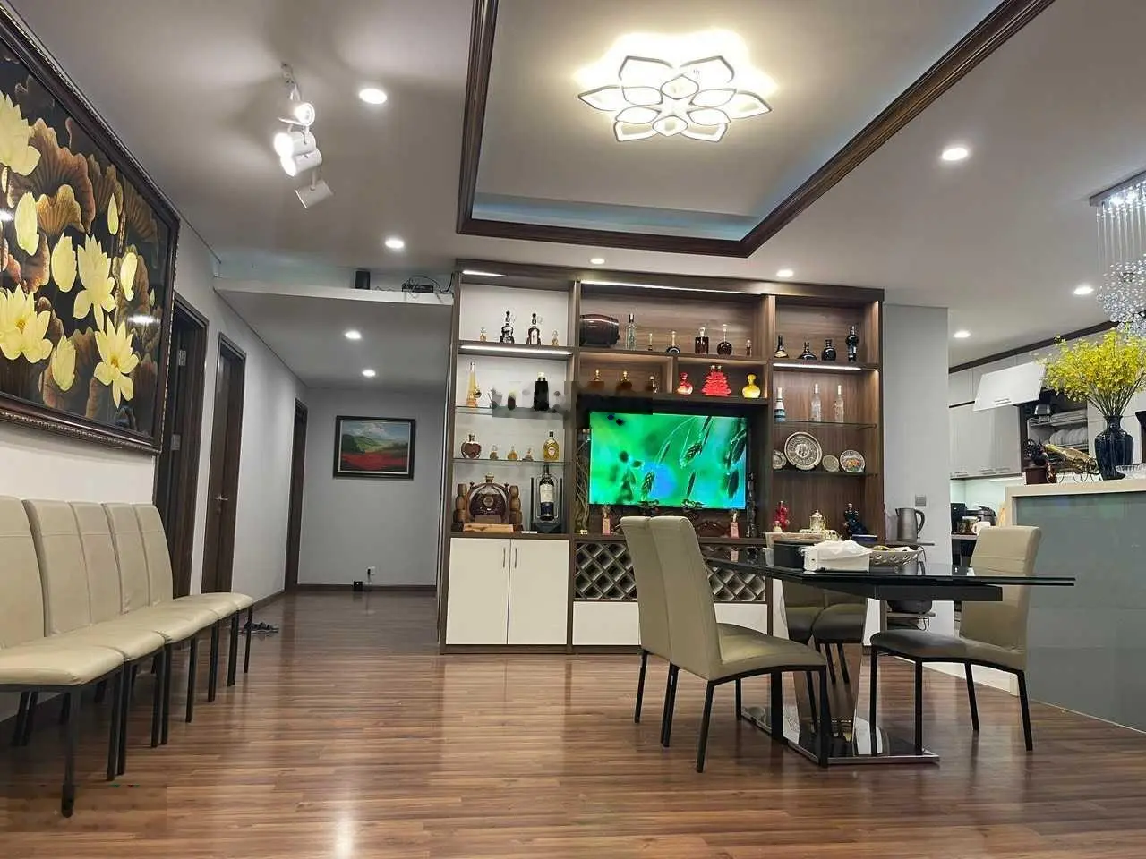 Chính chủ cần bán căn 171m2 4pn full nội thất cao cấp. Giá tốt hướng Đông Nam cực kì mát mẻ