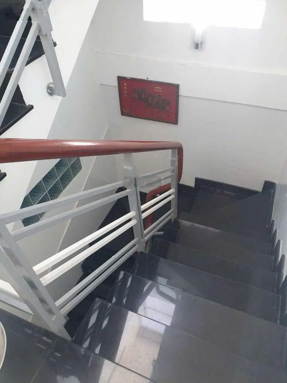 - nhà 5 tầng vừa ở vừa kinh doanh căn hộ dịch vụ cao cấp thu nhập trên 50 triệu tháng