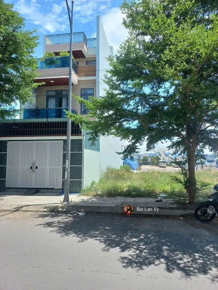 Bán đất, khu dân cư Đ. Châu Văn Liêm, Phường 9, Cà Mau, Cà Mau. DT: 100m2, sổ riêng