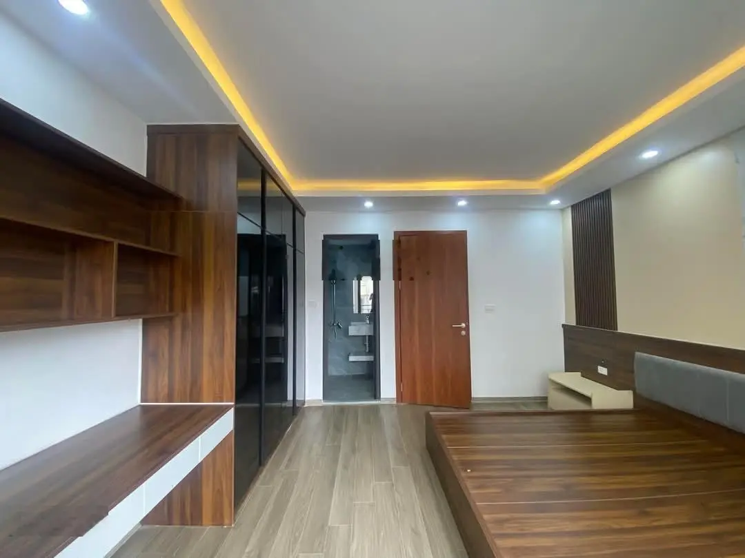 Đội Nhân, Ba Đình. DT 35m2 x 6 tầng, MT 4,3m, giá 9,6 tỷ. Thang máy, phân lô, 20m ra ô tô đỗ