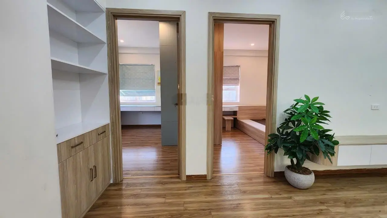 Nhà mình cần bán căn 2N2W Nam Trung Yên- Full nội thất- tầng trung- Ban công mát- Lh 0988 917 ***