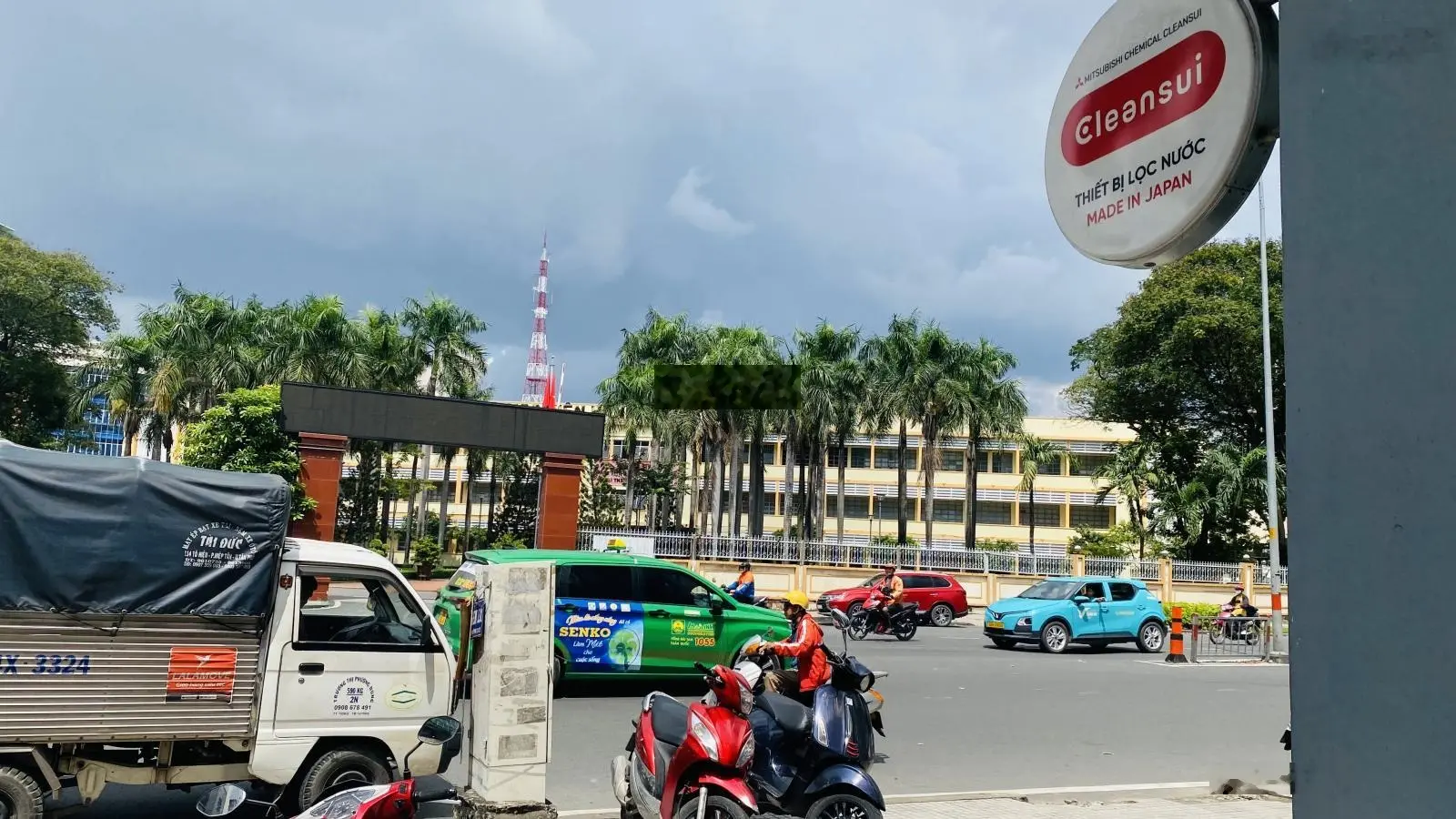 Bán nhà gần Học Viện hành chính quốc gia lo cho con đi học chỉ 13 tỷ 60,7m2 có 3 lầu. LH 0908 137 ***