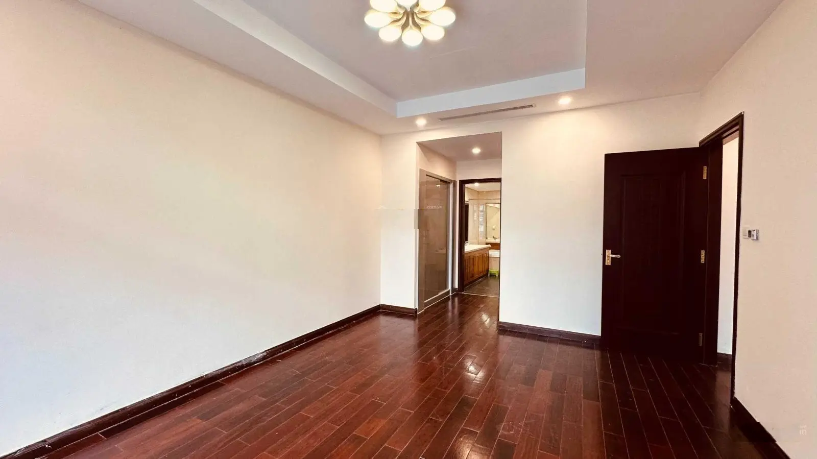 Chính chủ bán căn 3 PN 143m2 full đồ tại Green Diamond 93 Láng Hạ, ban công Tây Bắc view hồ, sổ đỏ
