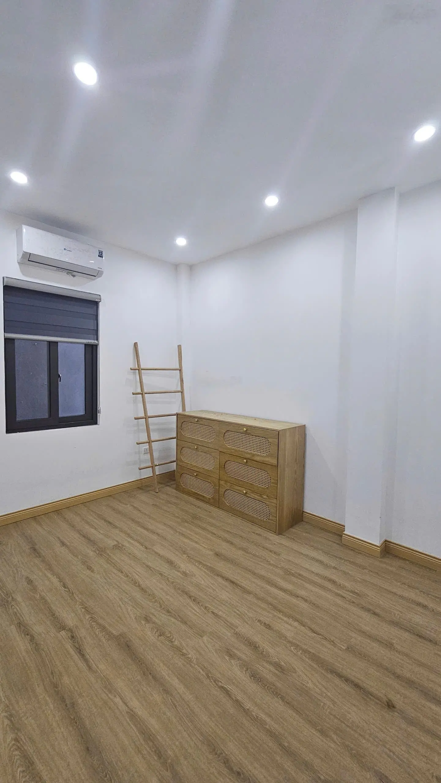 Nhà đẹp long lanh tại Cao Viên, Thanh Oai, ô tô đỗ tận cửa. Đã hoàn thiện full nội thất cần tìm chủ