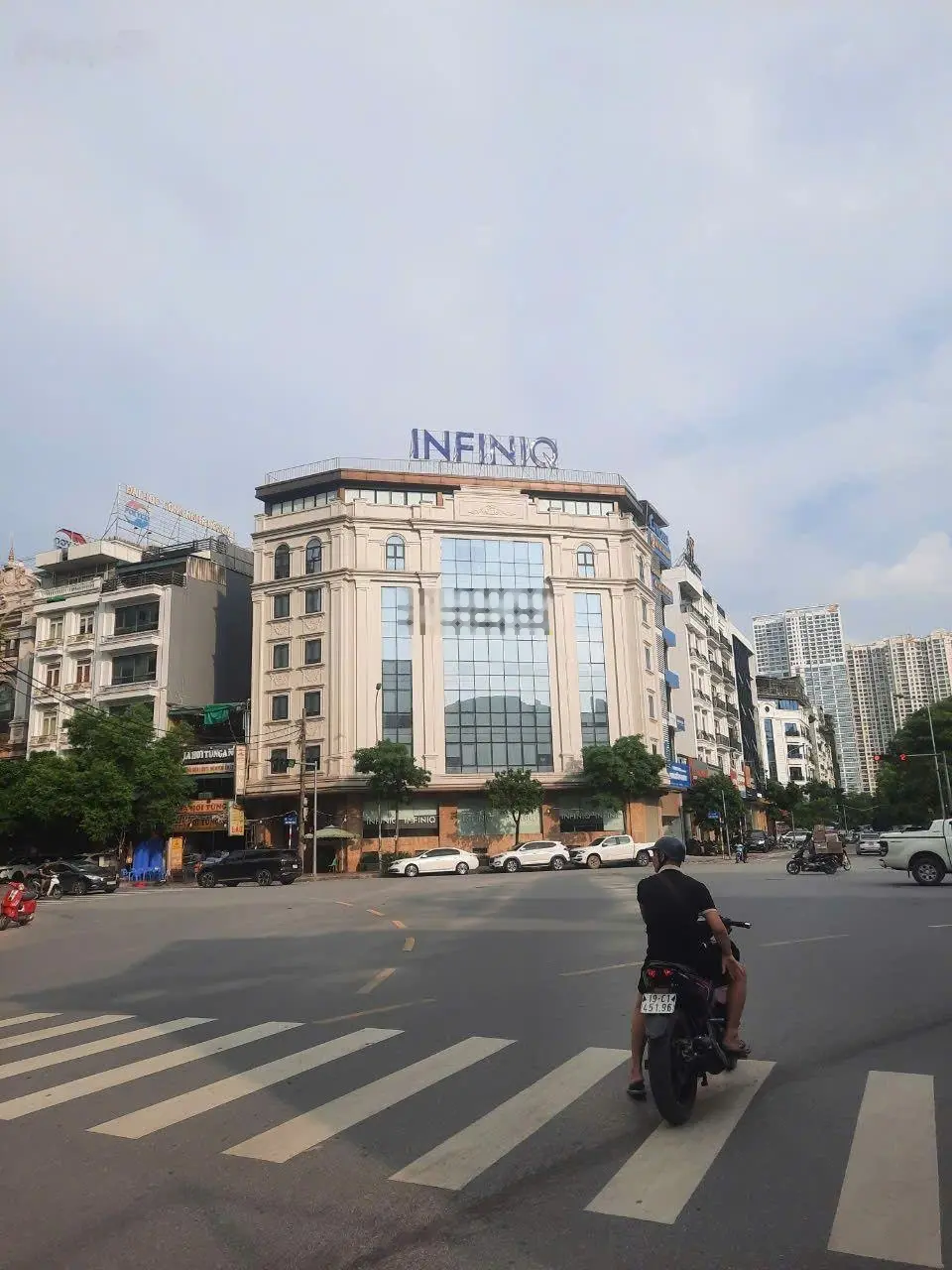 Siêu vip, bán tòa nhà mặt phố Quận Cầu Giấy, 300m2, 9 tầng, thang máy, mới xây, dòng tiền