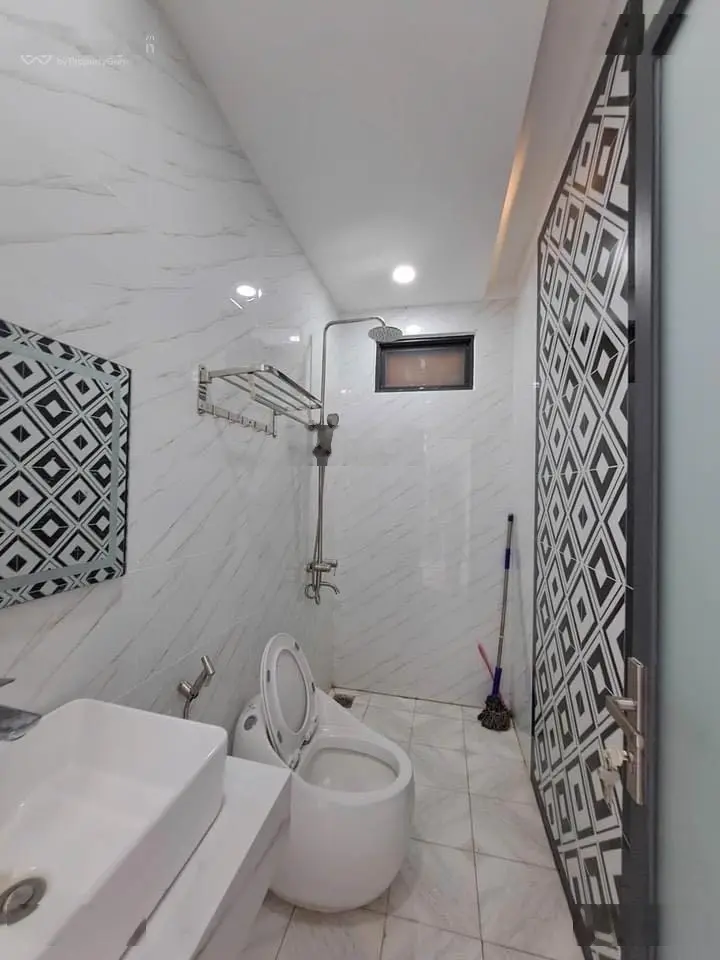 Bán nhà hẻm 73 Ni Sư Huỳnh Liên 63m2 cách trường THCS Trần Văn Quang 50m, sẵn dòng tiền thuê 15tr