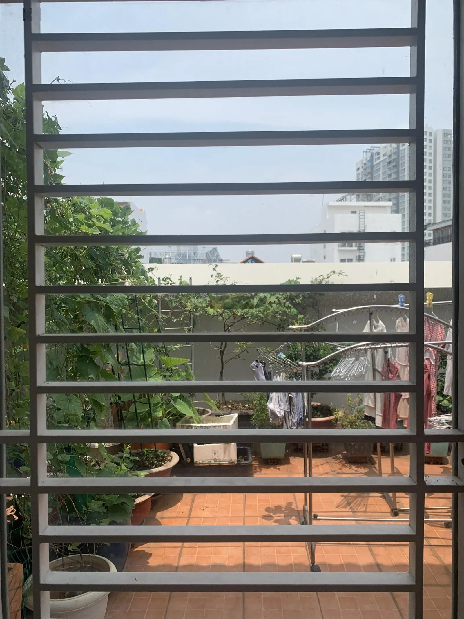 Giảm nhanh 5 tỷ - bán biệt thự khu compound đường Xuân Thủy - 209m2 - 3 lầu đẹp. Chỉ 44 tỷ