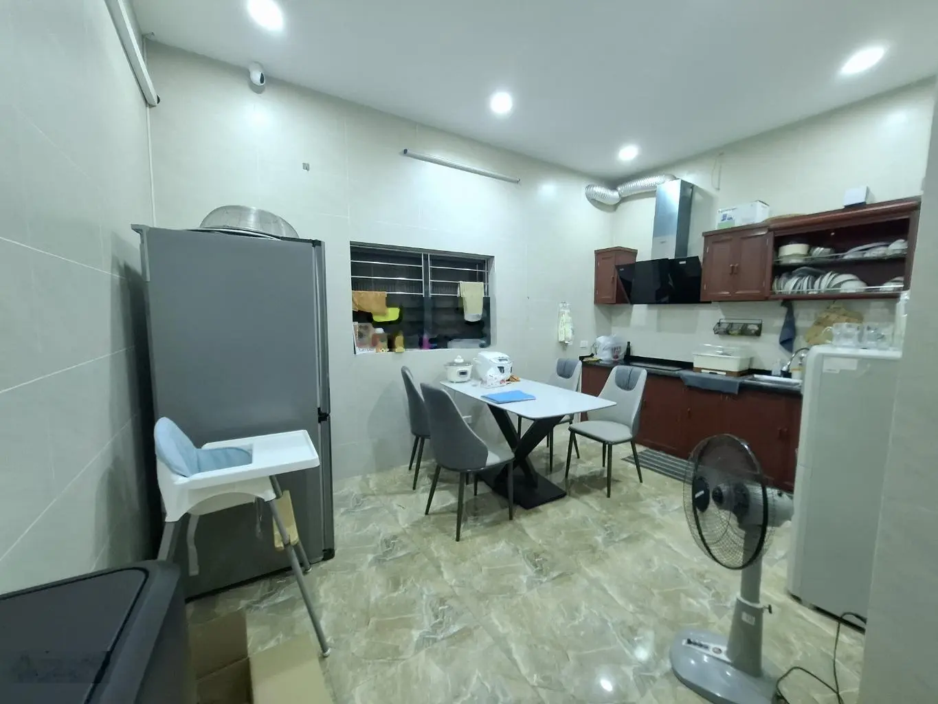 Bán nhà Trần Quốc Hoàn 2 thoáng trước sau - ô tô tránh vào nhà - phân lô 22 tỷ