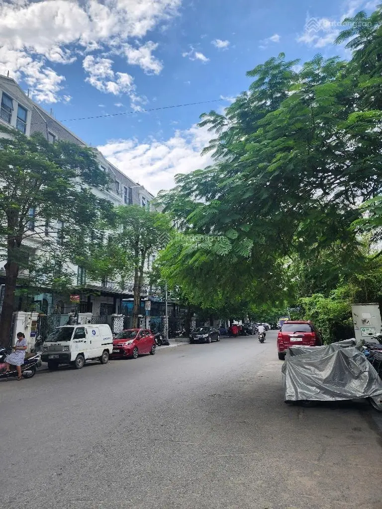 Bán biệt thự đường Nguyễn Xiển - view đẹp chính chủ - 80m2, 24 tỷ VND