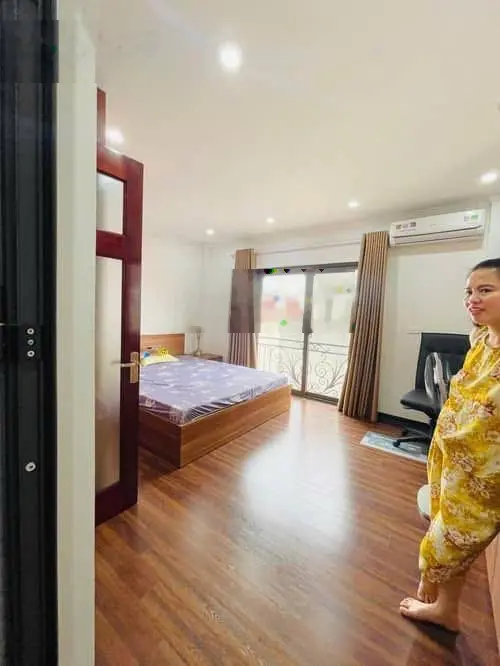 Nhanh Tay Thì Còn ! Nhà Đẹp Trung Tâm Thạch Bàn, Lô Góc, DT 35m2, MT 4,6m. Giá 5,25 TỶ