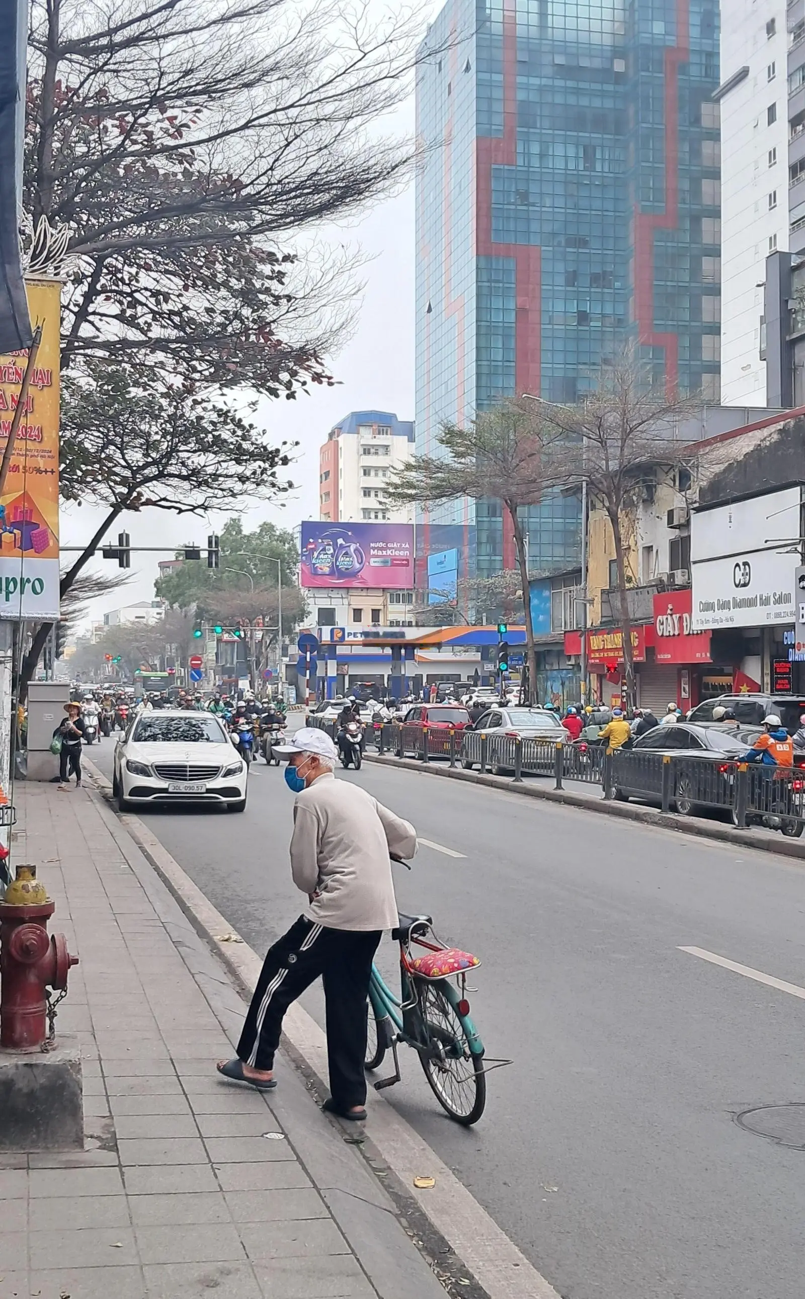 Tòa văn phòng + mb kinh doanh + siêu hiếm - hà đông . 140m , 7 tầng , 38 phòng. 200tr/ tháng