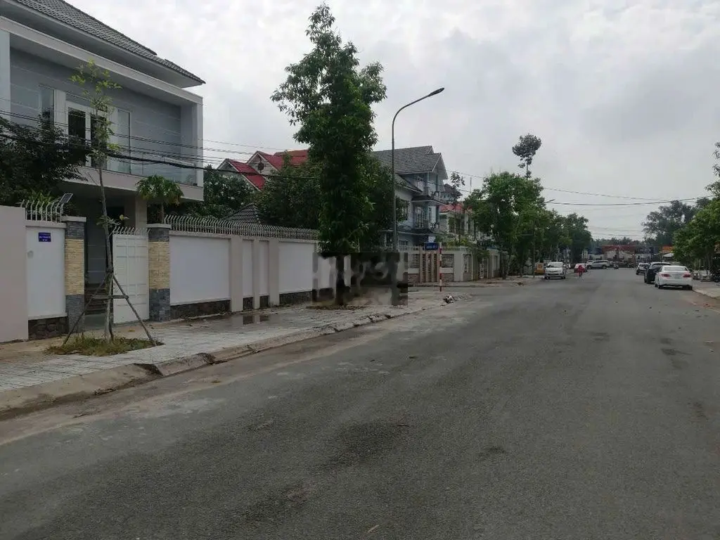 Biệt thự ngay đồng khởi tt tp bến tre