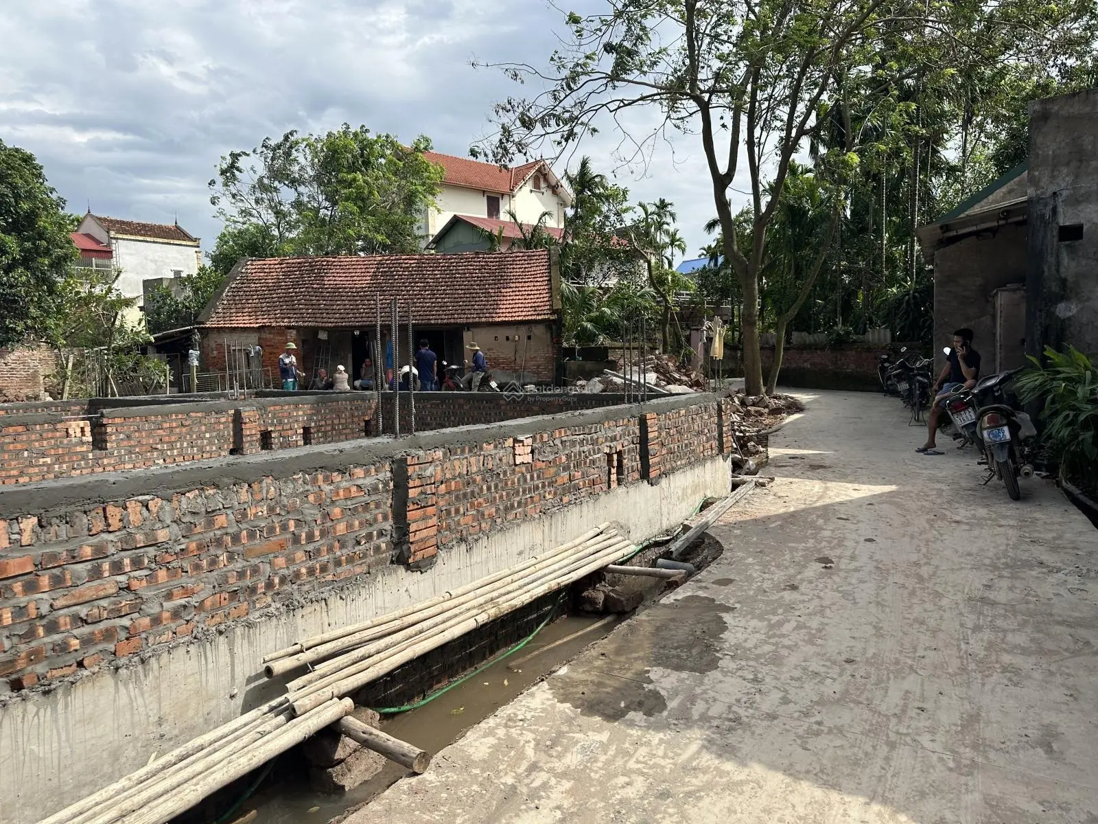 Đất đô thị, 192m2 full thổ cư, ô tô vào đất, gần trường, chợ, giá 1.35 tỷ. LH 0971 320 ***