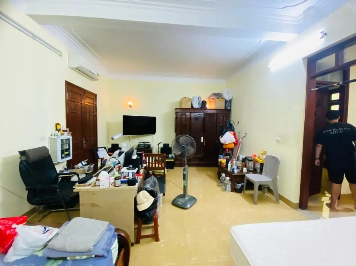 Giá rẻ! Mặt ngõ Hào Nam, ngõ thông ba gác, gần ô tô, nhà dân xây kiên cố, mặt tiền rộng, 84m*4T