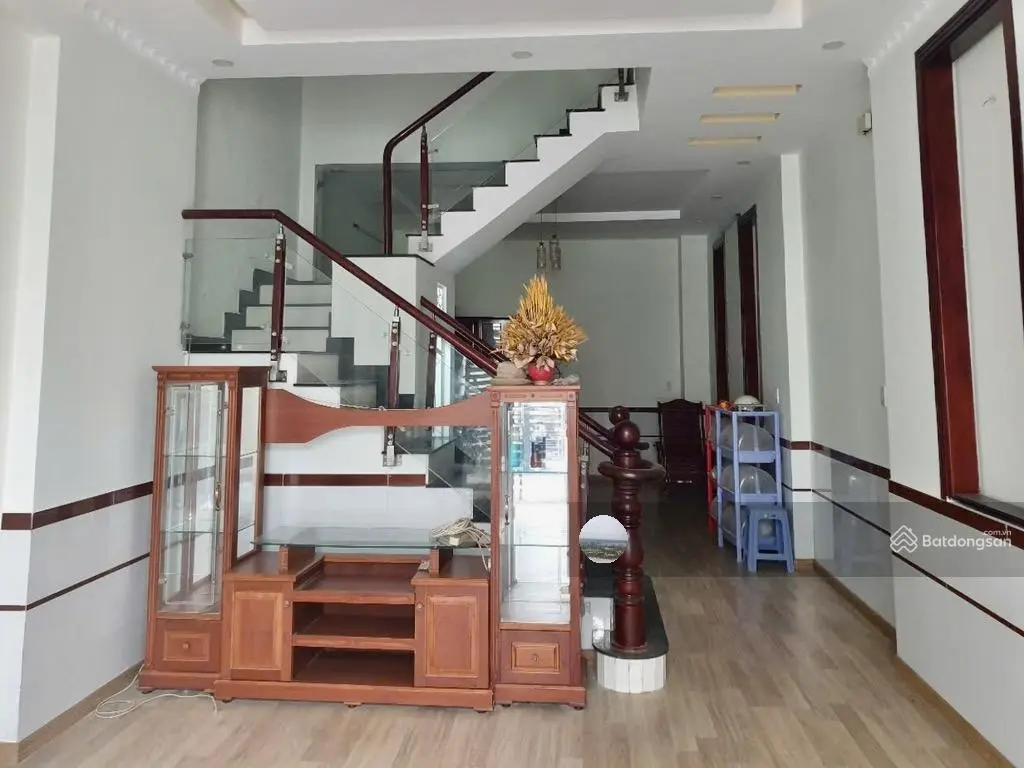 Hàng nét hiếm HXH 1/ 3 tầng 67m2 chỉ 7.x tỷ đối diện Vincom Lê Văn Việt Q9