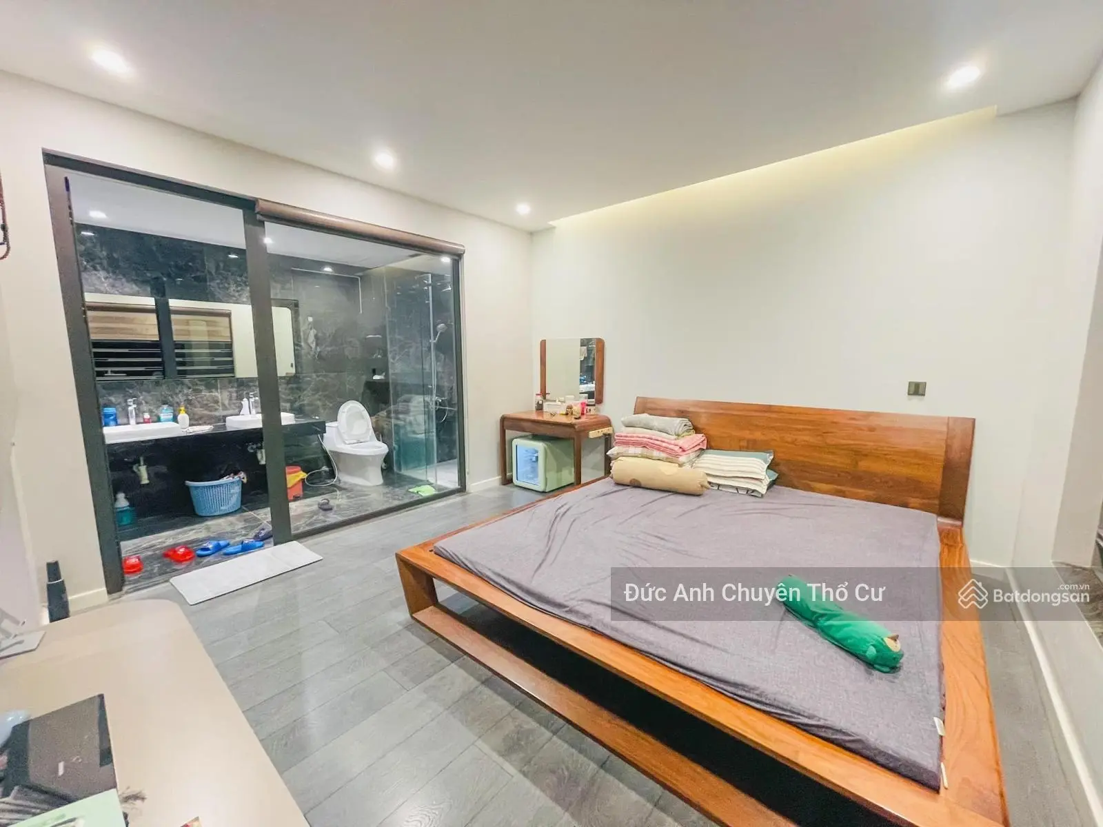 Bán nhà ngọc khánh diện tích 51m, nhà đẹp 2 thoáng, gần oto trung tâm thành phố thuận tiện đi lại