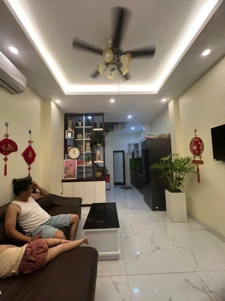 Nhà đẹp phân lô- Cực Hiếm- Ngọc Thụy 5 tầng, ô tô đỗ gần, đường thông, Sổ Đẹp.