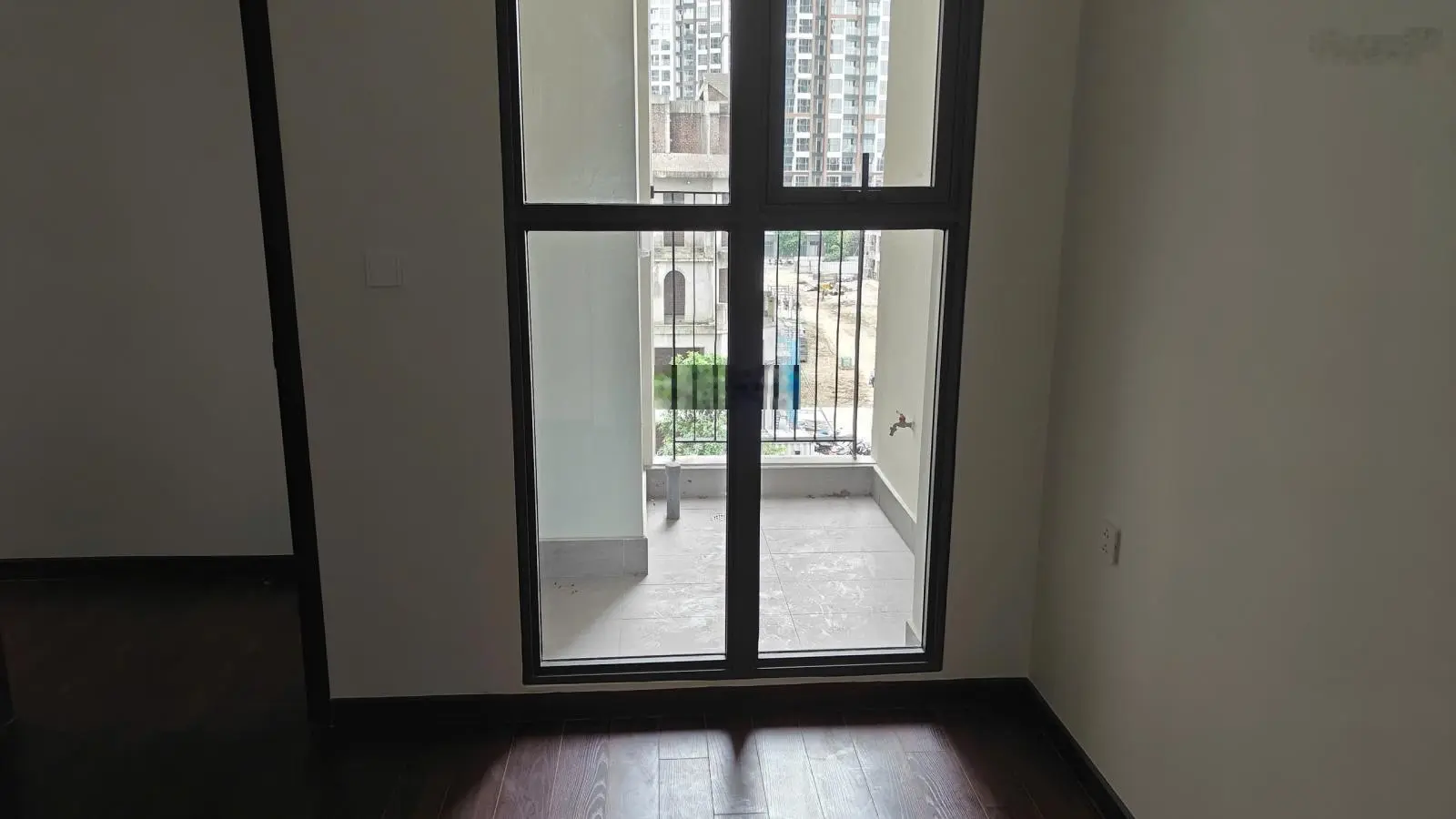 Chính chủ nhượng lại căn 2PN 63m2 view công viên thoáng giá CĐT, có thương lượng - LH: 0949 819 ***