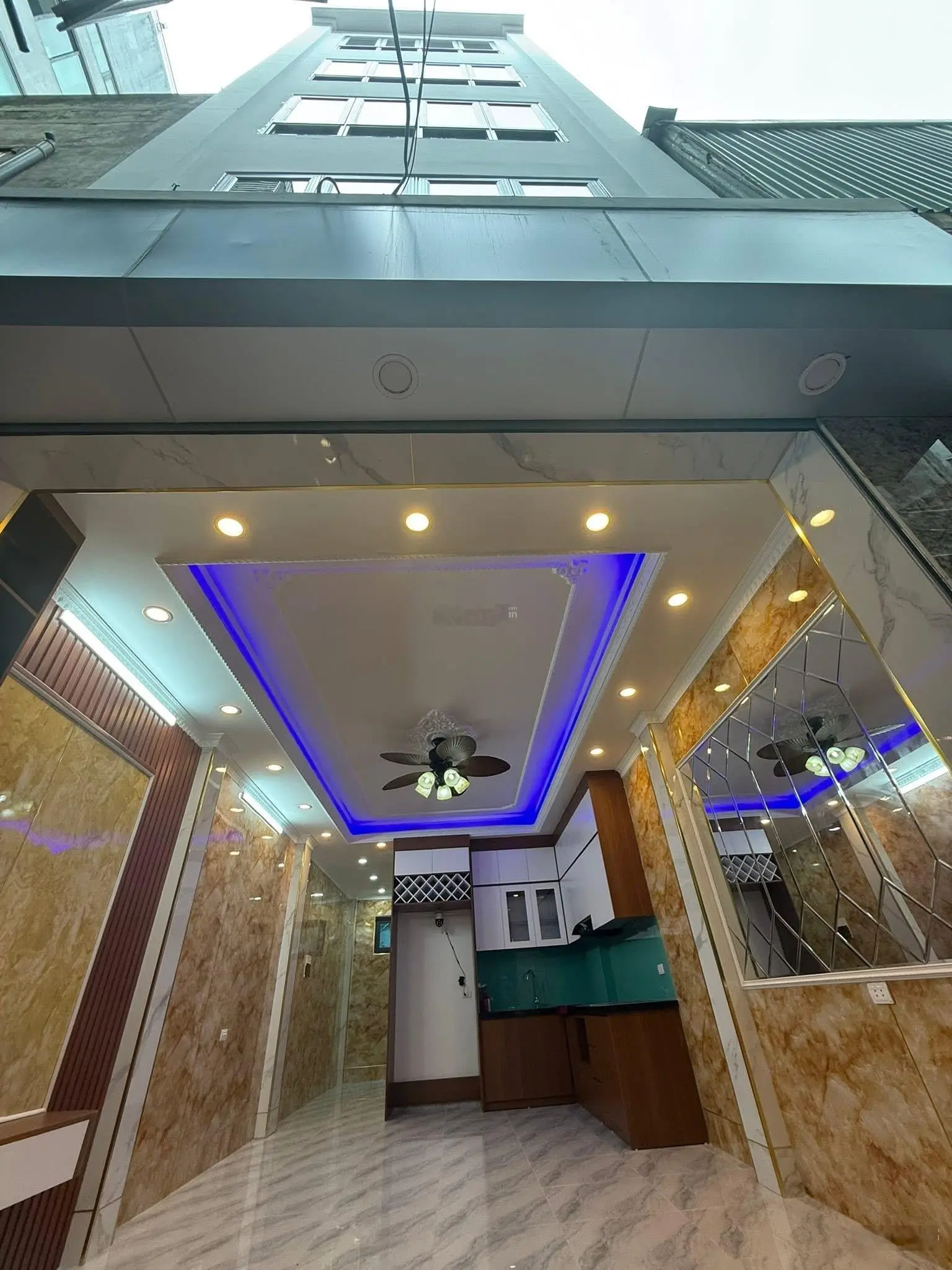 Chính chủ bán nhà ngõ 228 Tam Trinh Hoàng Mai - thang máy full nội thất ở ngay nhỉnh 9tỷ - gần oto