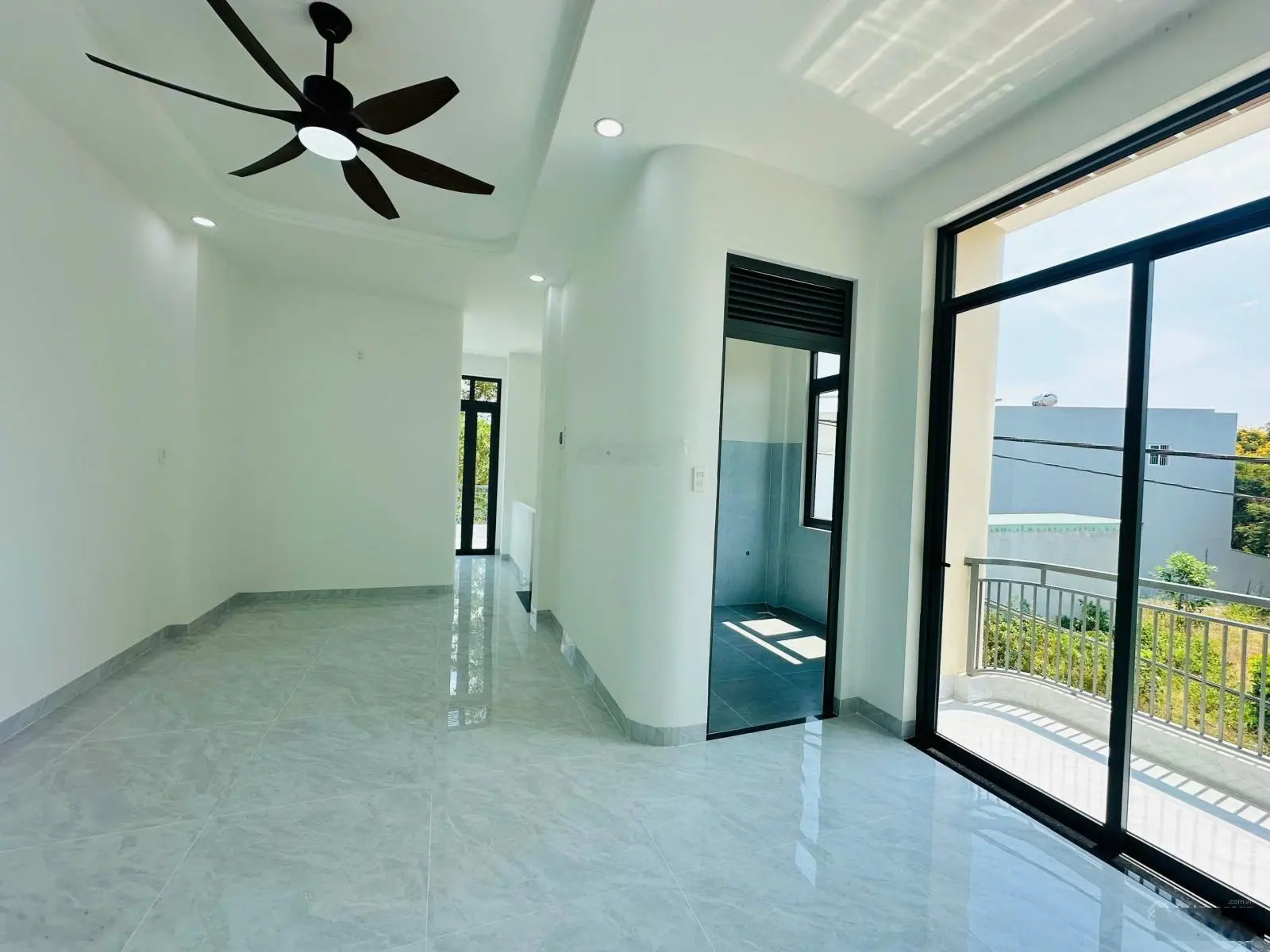 Hàng hiếm - bán căn góc 2 mặt tiền 2 tầng TĐC Đất Lành - Vĩnh Thái, Nha Trang vừa hoàn thiện