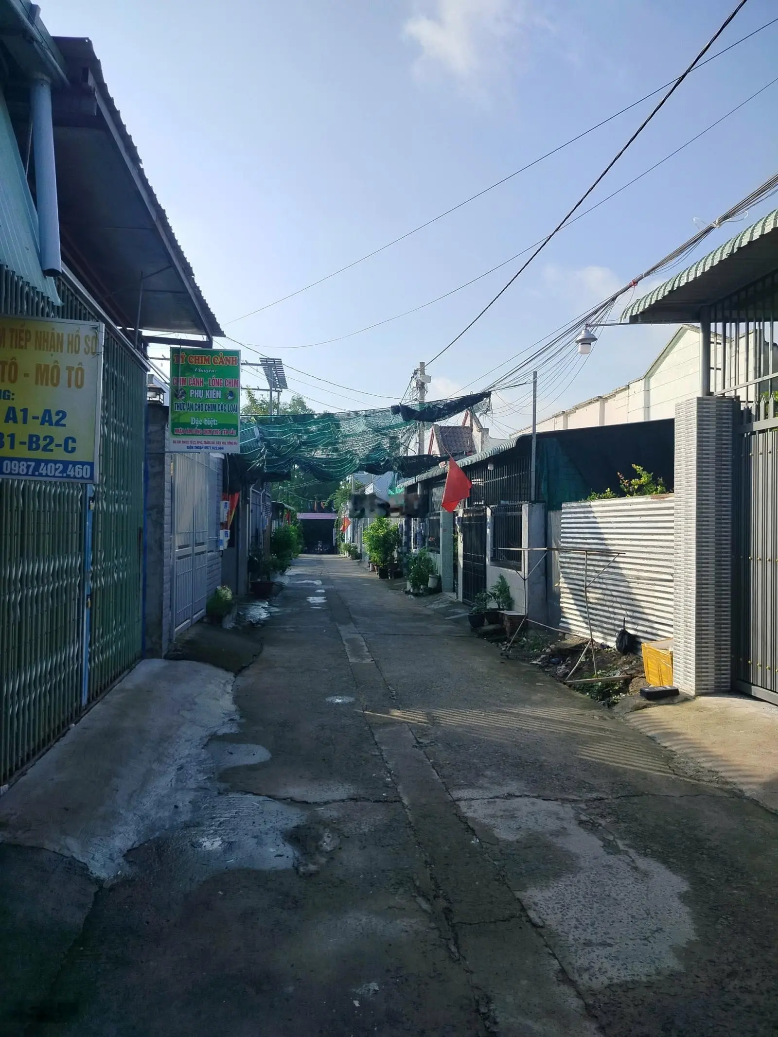 Nhà gác lửng 5x20m. H. Đông Bắc, sân xe hơi, 3PN, 2WC ngay sát chợ Thanh Hoá KP4 Trảng Dài