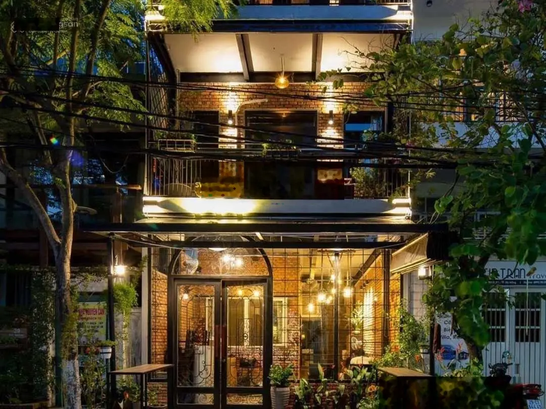 CĂN HỘ VIP PHỐ TÂY ĐÀ NẴNG- 90M2- 4 TẦNG- 7 PHÒNG CHO THUÊ FULL KHÁCH TÂY- DOANH THU 80TR/ THÁNG