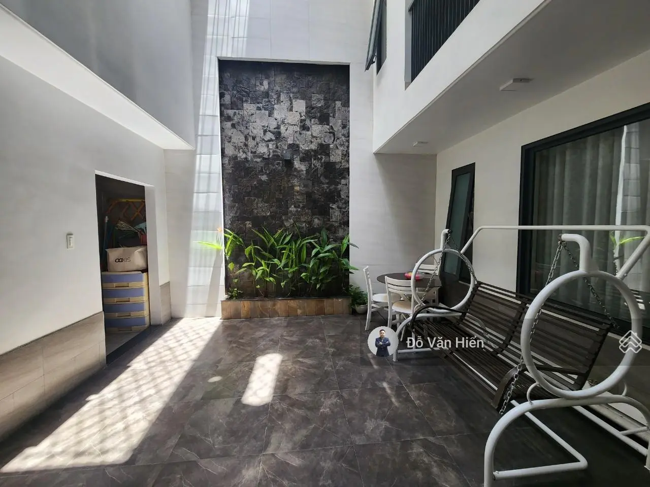Nhà đẹp 2.5 tầng 3 mặt thoáng, mặt tiền 10m, gần cầu Tuyên Sơn, cách biển chỉ 600m