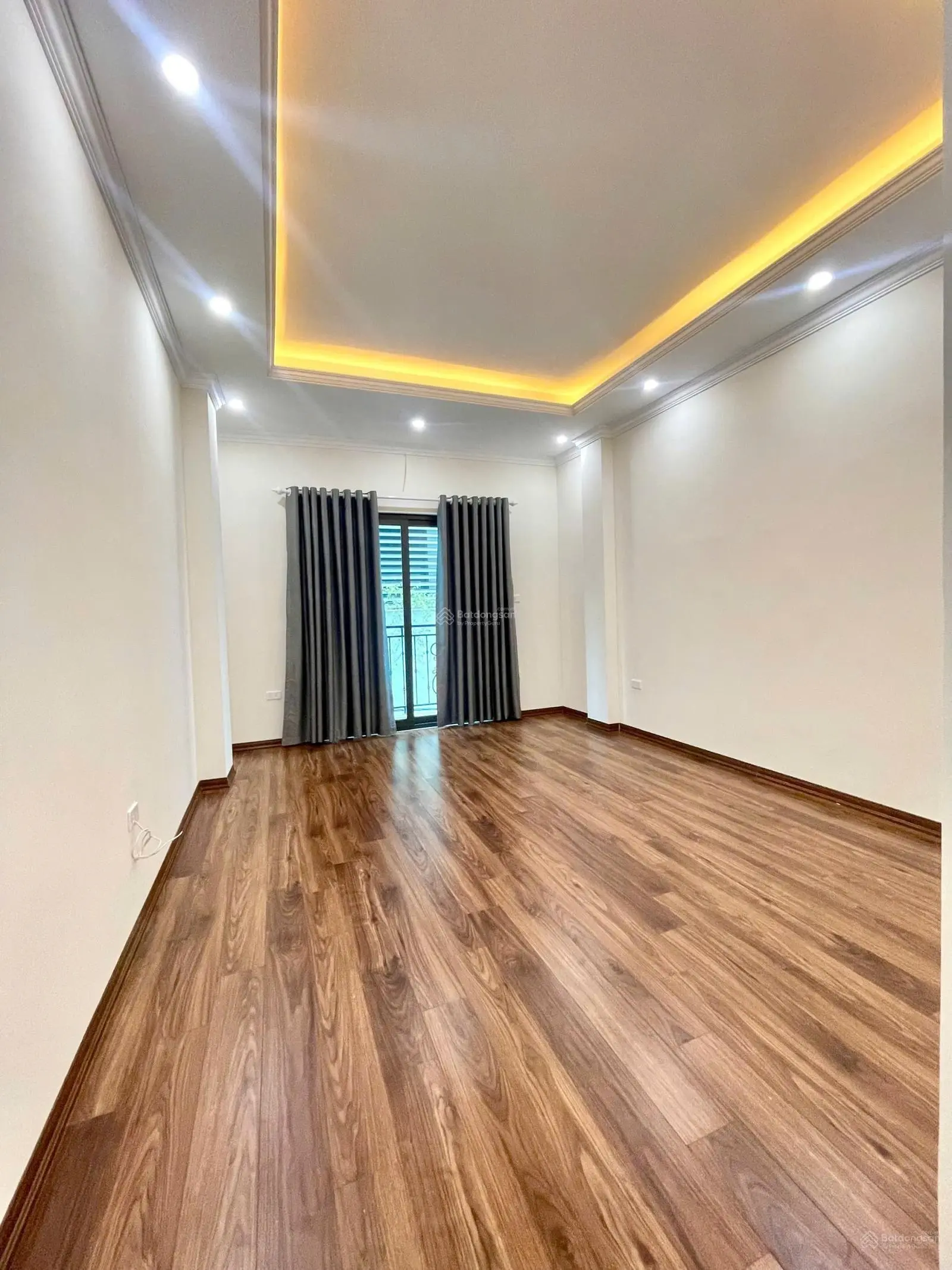 Chỉ 10,5 tỷ có nhà Ngô Thị Sỹ- Vạn Phúc HĐ 5T-38m2 có thang máy oto đỗ cửa sát KĐT Galaxy Vạn Phúc
