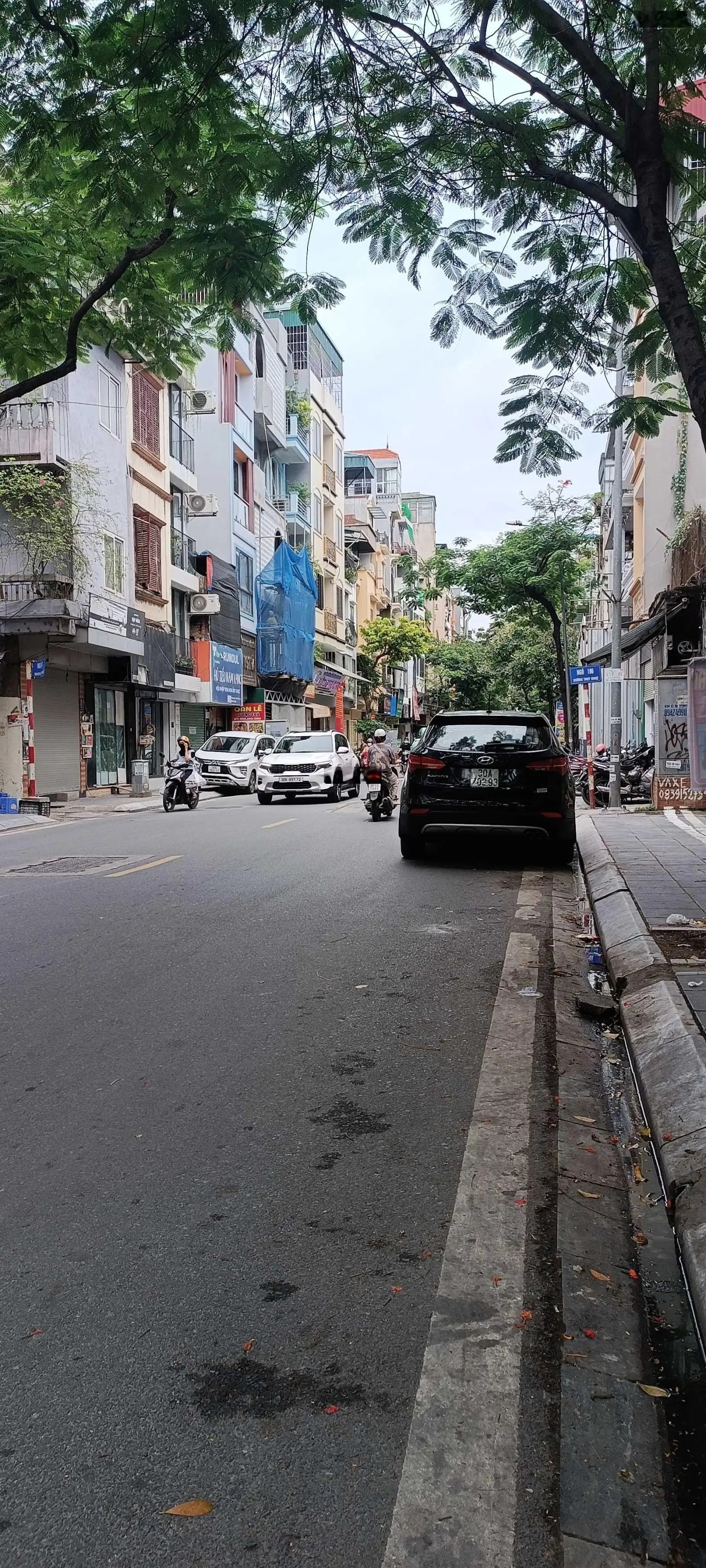Bán nhà Nguyễn Đình Thi Thụy Khuê 44m2 6T thang máy 7 ngủ sát hồ MT rộng cách hồ 5m. LH 0362 889 ***
